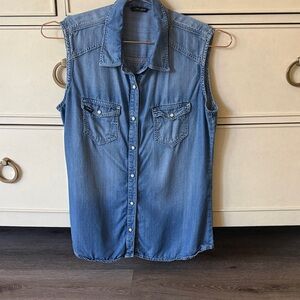 Maui Gold - Sleeveless Light Blue Denim Pearl Snaps, Button-Down Shirt